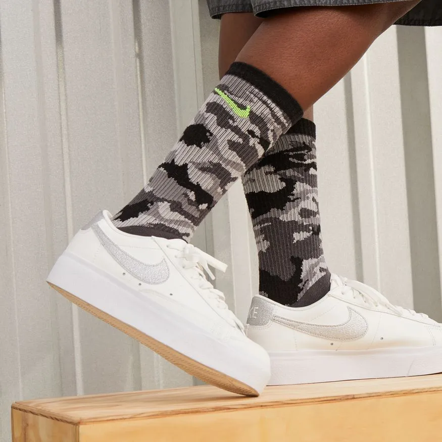 Nike Blazer Low Platform Ess W DQ7571-101
